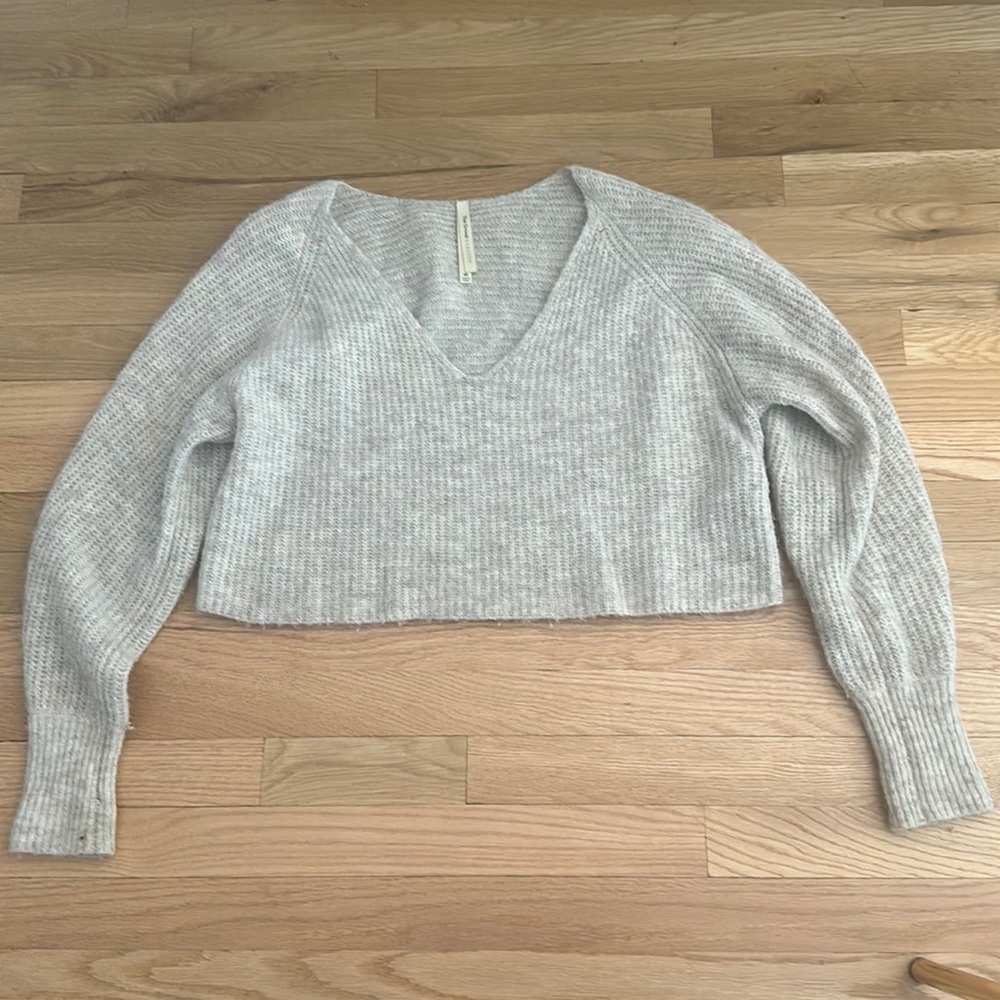 ARITIZIA XS BABATON OATEMEAL CROPPED SWEATER